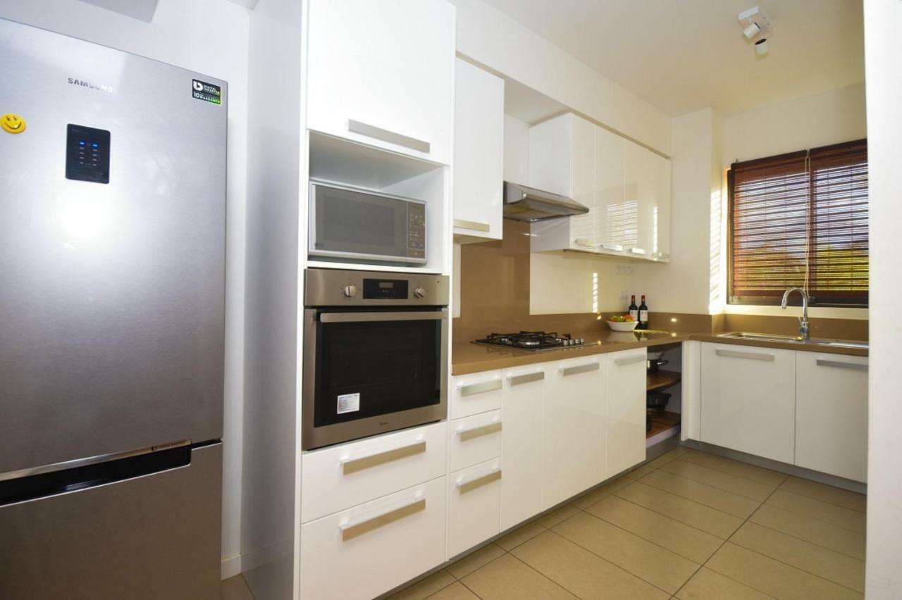 Azuri -sea View & Golf Luxury Apartment Roches Noires