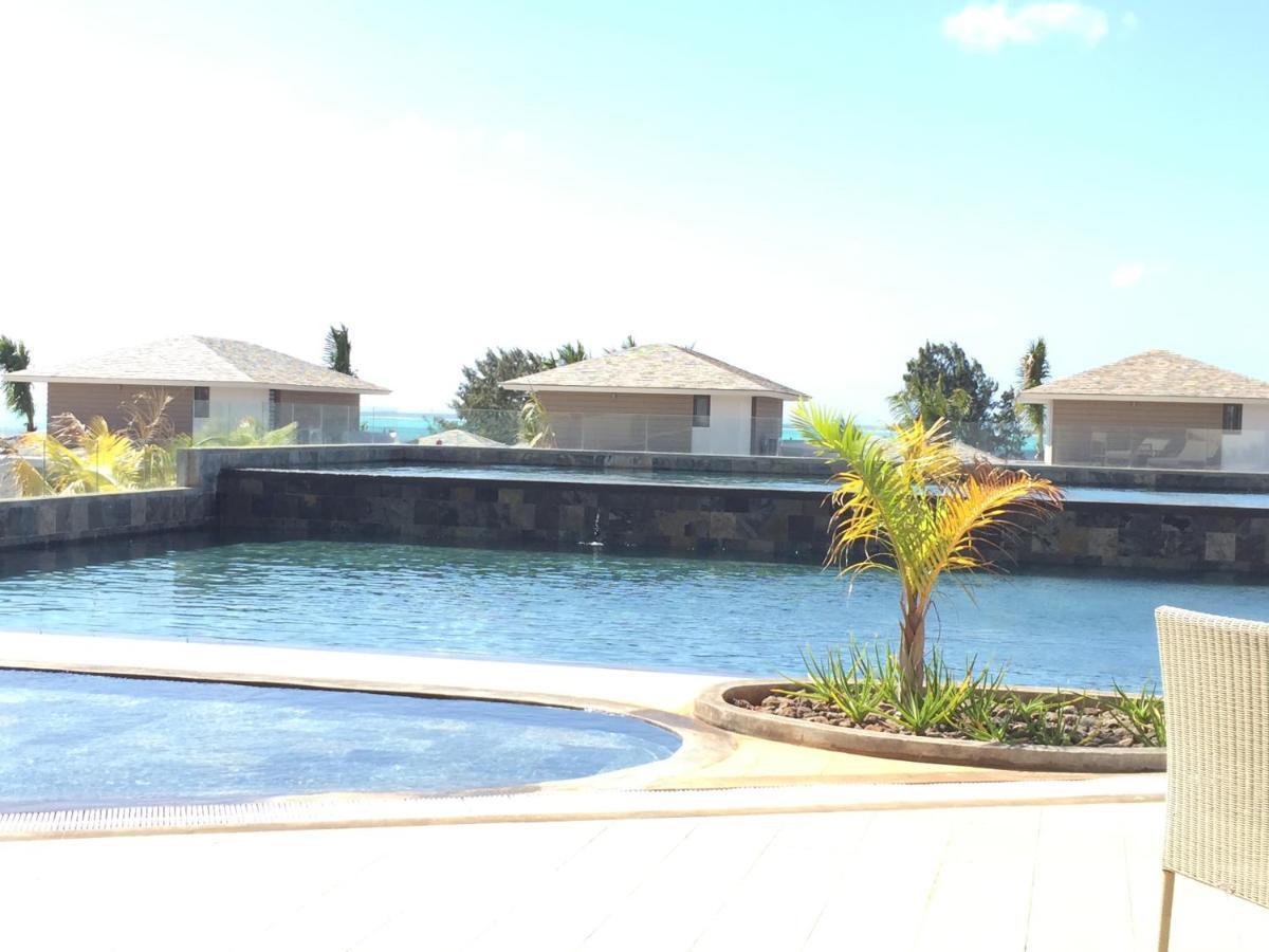 Azuri -sea View & Golf Luxury Apartment Roches Noires