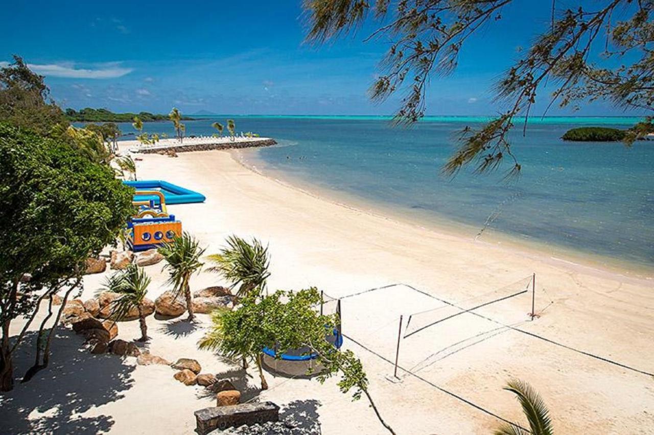 Azuri -sea View & Golf Luxury Apartment Roches Noires